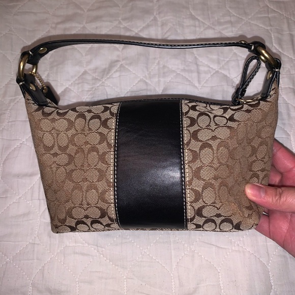 Coach signature pochette. - Picture 2 of 5